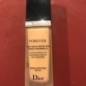 Dior Makeup - Diorskin Forever Perfect Foundation Dior Makeup - Diorskin Forever Perfect Foundation